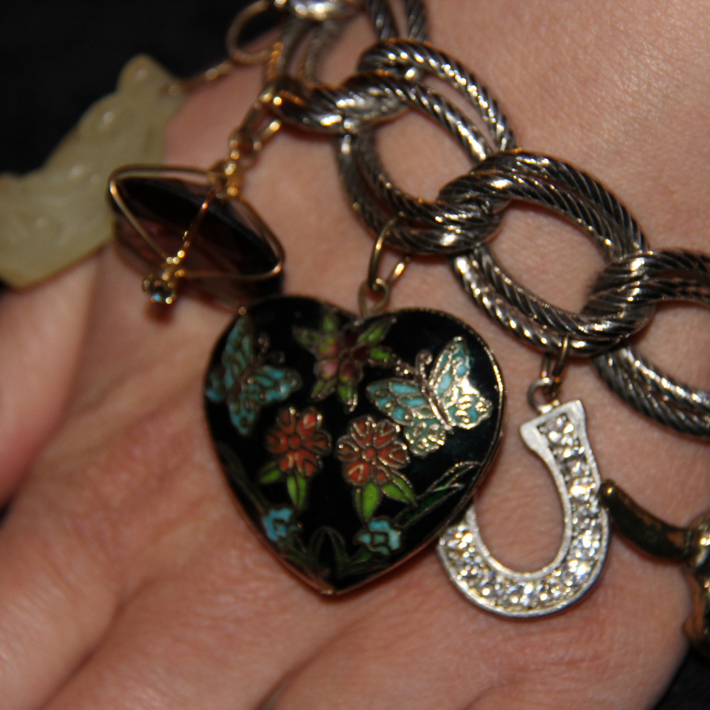 BETSEY JOHNSON Vintage BRACELET BOHO INDIE SKULL B19 butterfly charm heart new - Picture 5 of 8